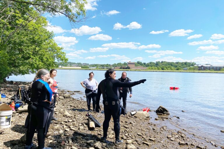 Mussel May Kicks Off with a Deep Splash